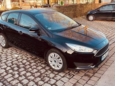Gebraucht Ford Focus Ambiente 101 PS (74 kW) 2016 Schwarz Limousine