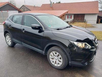 Gebraucht Nissan Qashqai 116 PS (85 kW) 2014 Schwarz SUV
