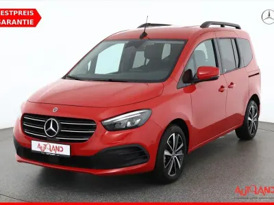 Gebraucht Mercedes T180 Progressive 116 PS (85 kW) 2023 Rot Van / Kleinbus