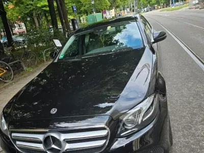 Gebraucht Mercedes E200 Avantgarde 184 PS (135 kW) 2017 Schwarz Limousine