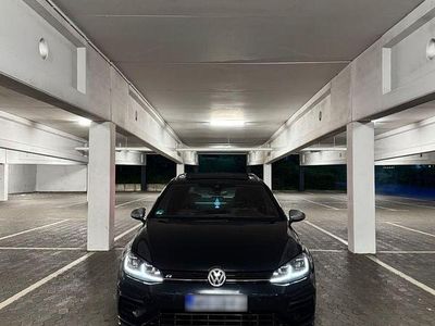 Second-hand VW Golf VII R 310 CP (228 kW) 2017 Negru Break