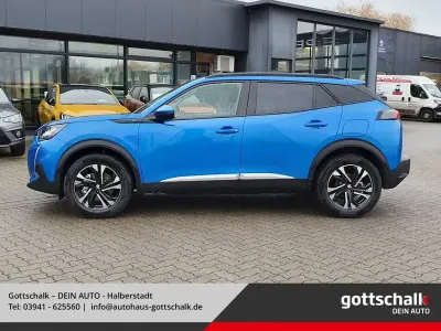Gebraucht Peugeot e-2008 Allure 100 kW (136 PS) 2021 Blau SUV