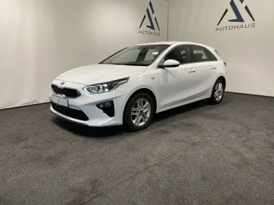 Używany Kia Ceed Vision 120 KM (88 kW) 2020 Biały Hatchback