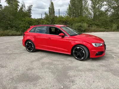 Gebraucht Audi A3 Attraction 110 PS (80 kW) 2016 Rot Limousine