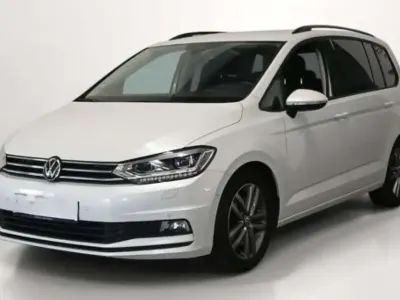 Gebraucht VW Touran Comfortline 150 PS (110 kW) 2024 Oryxweiß perlmutteffekt Van / Kleinbus