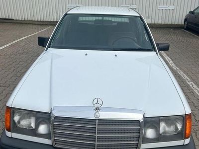 Gebraucht Mercedes 200 75 PS (55 kW) 1989 Weiß Limousine