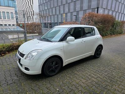 Weiß Gebraucht 2007 Suzuki Swift Limousine | 2.400 € (Teuer)