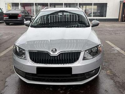 Gebraucht Skoda Octavia Elegance 150 PS (110 kW) 2015 Grau Kleinwagen