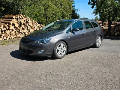Gebraucht Opel Astra Sport 125 PS (91 kW) 2011 Grau Kombi
