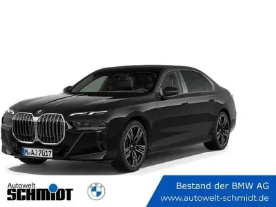 Gebraucht BMW 740 Comfort Edition 299 PS (219 kW) 2025 Saphirschwarz Limousine