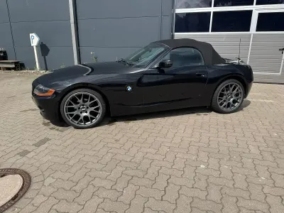 Gebraucht BMW Z4 192 PS (141 kW) 2004 Schwarz Cabrio