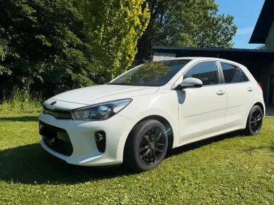 Gebraucht Kia Rio Spirit 90 PS (66 kW) 2017 Weiß Limousine