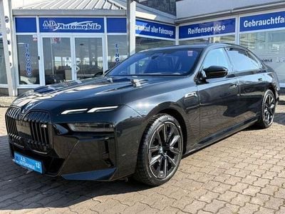 Gebraucht BMW M760e Performance 381 PS (280 kW) 2023 Schwarz Limousine