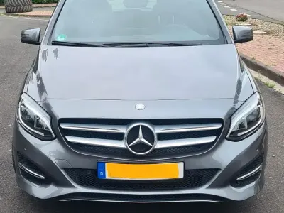 Gebraucht Mercedes B200 Urban 156 PS (114 kW) 2015 Grau Kleinwagen