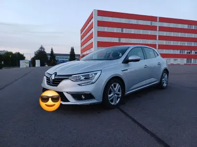 Gebraucht Renault Mégane Life 101 PS (74 kW) 2016 Silber Limousine
