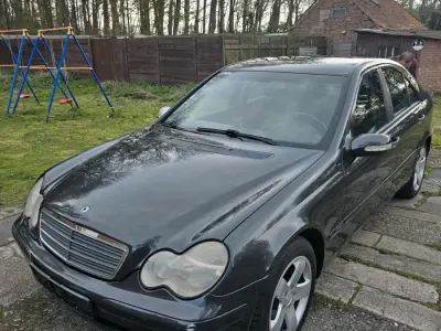Gebraucht Mercedes C220 2001 Schwarz Limousine