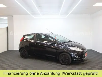 Gebraucht Ford Fiesta Titanium 82 PS (60 kW) 2010 Blau Kleinwagen