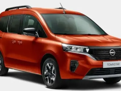 Neu Nissan Townstar 360º 131 PS (96 kW) 2026 Terracotta Kombi