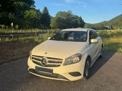 Gebraucht Mercedes A180 109 PS (80 kW) 2012 Weiß Kleinwagen