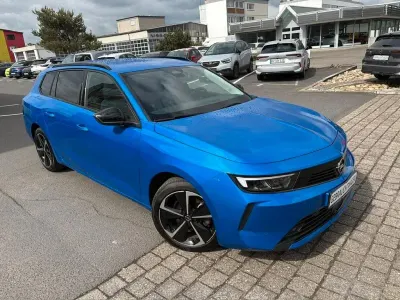 Używany Opel Astra Elegance 131 KM (96 kW) 2024 Niebieski Hatchback