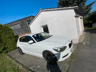 Gebraucht BMW 114 Sport Line 102 PS (75 kW) 2013 Weiß Kleinwagen