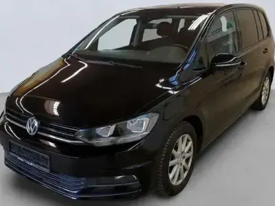 Gebraucht VW Touran S 116 PS (85 kW) 2017 Deep black perleffekt Van / Kleinbus