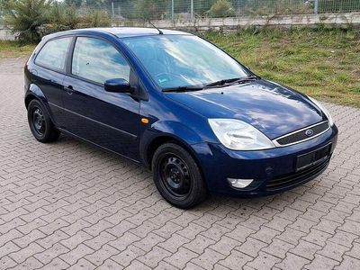 Gebraucht Ford Fiesta Ambiente 60 PS (44 kW) 2005 Blau Kleinwagen