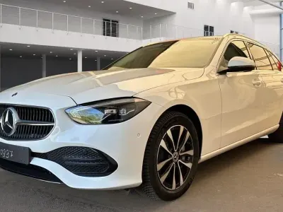 Używany Mercedes C300e 313 KM (230 kW) 2023 Biały Sedan/Limuzyna