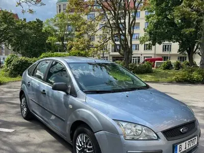 Gebraucht Ford Focus Trend 116 PS (85 kW) 2006 Blau Limousine