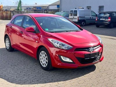 Gebraucht Hyundai i30 99 PS (72 kW) 2012 Rot Limousine