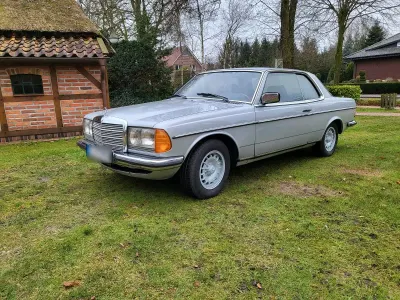 Gebraucht Mercedes 280 185 PS (136 kW) 1978 Silber Coupé