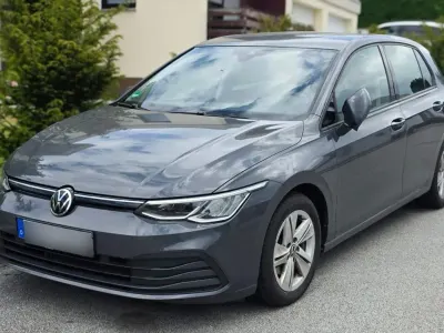 Gebraucht VW Golf VIII 131 PS (96 kW) 2020 Grau Limousine