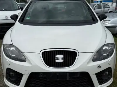 Używany Seat Leon FR 170 KM (125 kW) 2009 Biały Hatchback