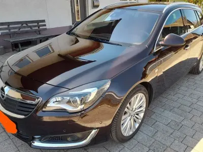 Gebraucht Opel Insignia Edition 250 PS (183 kW) 2015 Braun Kombi