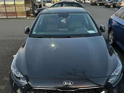 Grau Gebraucht 2018 Kia Ceed Spirit Kleinwagen | 13.300 € (Etwas zu teuer)