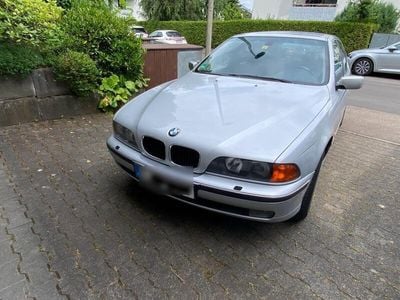 BMW 523