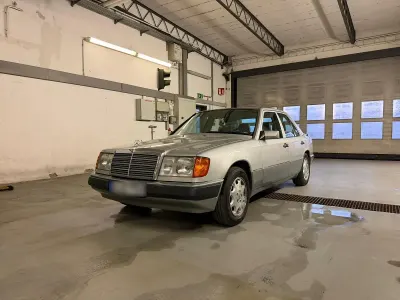 Gebraucht Mercedes E300 179 PS (131 kW) 1991 Silber Limousine