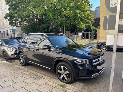 Mercedes GLB220