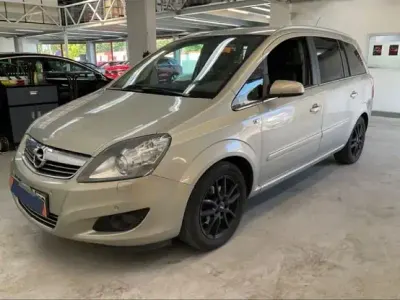 Gebraucht Opel Zafira 140 PS (102 kW) 2009 Gold Van / Kleinbus