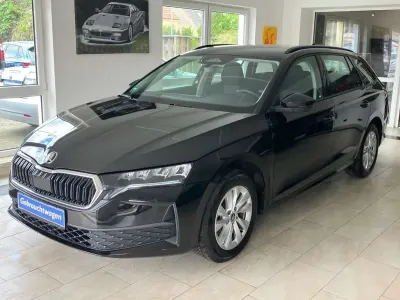 Używany Skoda Octavia Essence 116 KM (85 kW) 2025 Czarny Kombi