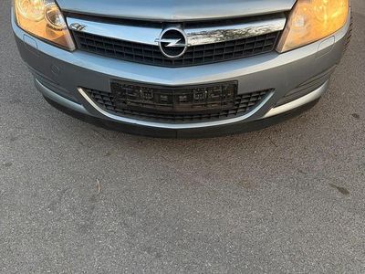 Usata Opel Astra GTC 90 CV (66 kW) 2007 Grigio Coupé