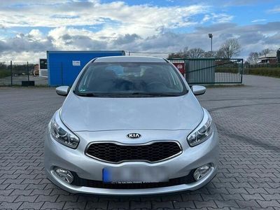 gebraucht Kia Ceed cee'd /1.6 CRDi Dream Team Edition Dre...