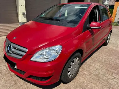 Gebraucht Mercedes B180 116 PS (85 kW) 2009 Jupiterrot uni Van / Kleinbus