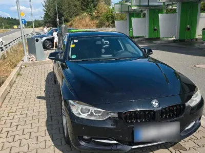 Gebraucht BMW 320 Sport Line 184 PS (135 kW) 2014 Schwarz Kleinwagen