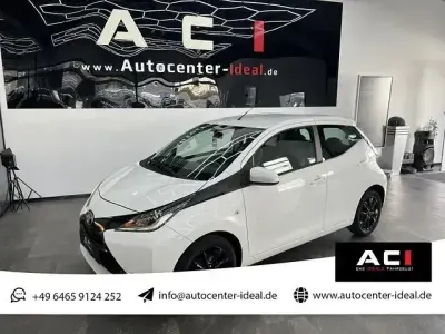 Gebraucht Toyota Aygo Business Edition 69 PS (50 kW) 2016 Weiß Kleinwagen