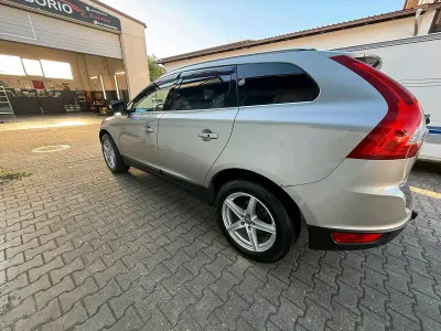 Gebraucht Volvo XC60 163 PS (119 kW) 2011 Silber SUV