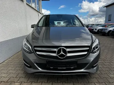 Gebraucht Mercedes B200 Sport 156 PS (114 kW) 2017 Grau Van / Kleinbus