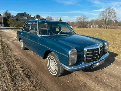 Gebraucht Mercedes W115 65 PS (47 kW) 1974 Blau Limousine
