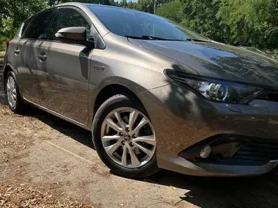 Gebraucht Toyota Auris 101 PS (74 kW) 2019 Grau Kleinwagen