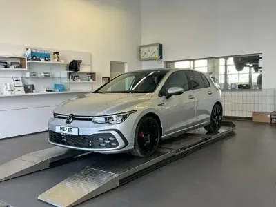 Gebraucht VW Golf VIII IQ Drive 200 PS (147 kW) 2024 Reflexsilber metallic Limousine